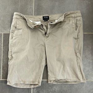 Whitney skateboarding shorts size 34